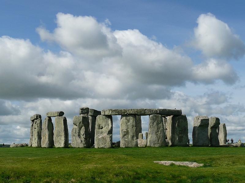 P1000219- Site megalithique de Stonehenge erige en 3000 av JC et remanie plusieurs fois depuis.JPG - Site mégalithique de Stonehenge érigé en 3000 av JC et remanié plusieurs fois par la suite